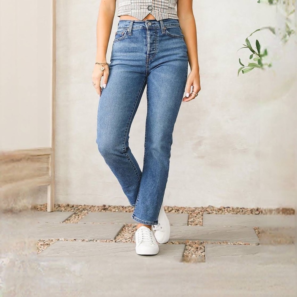 Levi’s Wedgie Straight Stretch Jean/ 25